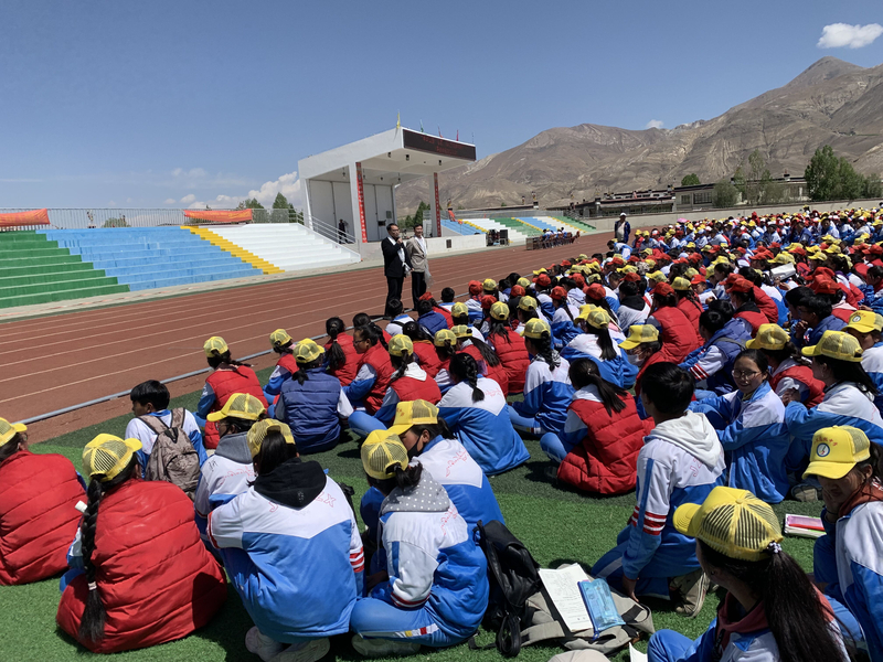 1561022391390094437.jpg 王聪田院长与张晔副处长在江孜县高级中学对高三学生作招生宣讲.jpg