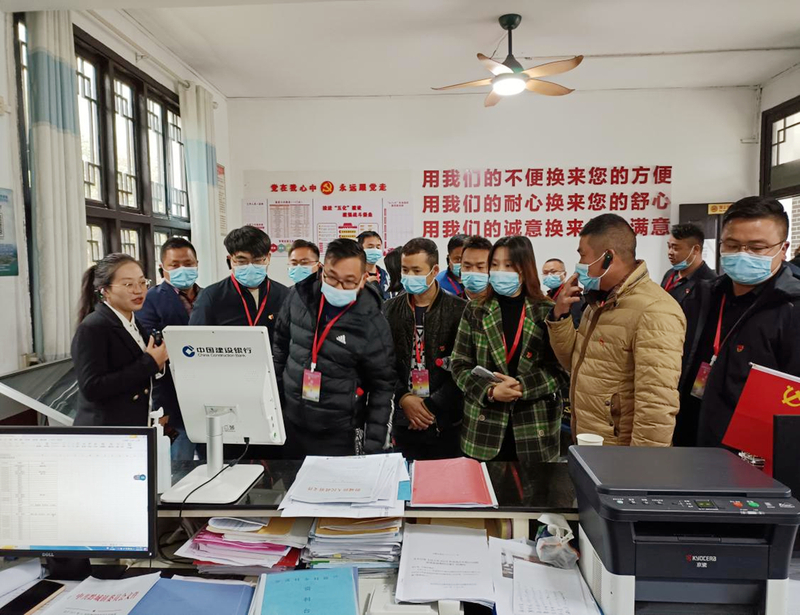 1639463957183026770.jpg 实地参观茶溪村党建工作.jpg